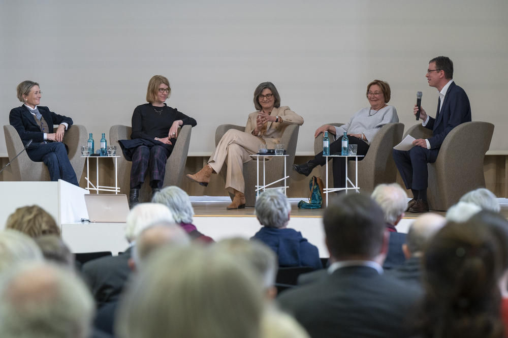 Podiumsdiskussion mit (v.l.n.r.) Franziska Augstein, Nina Verheyen, Barbara Stollberg-Rilinger und Shulamit Volkov, moderiert von Paul Nolte.