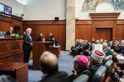 Bundespräsident Frank-Walter Steinmeier hält eine Rede im nordmazedonischen Parlament in Skopje.