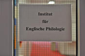 Lehre und Forschung des Instituts für Englische Philologie sind Linguistik, Literatur, Cultural Studies und Fachdidaktik Englisch.