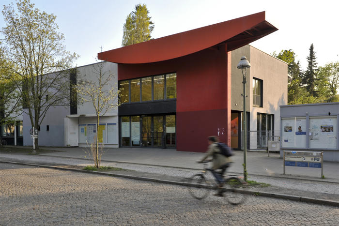 The Admissions Office is located directly across the street from the Dahlem Dorf subway station.