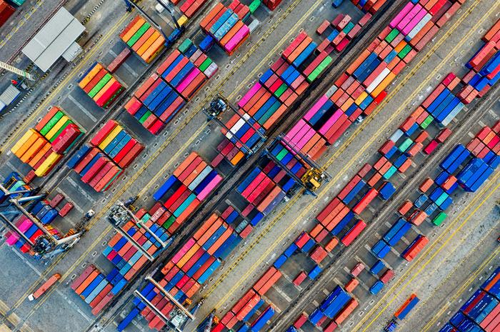 Luftaufnahme von Containern