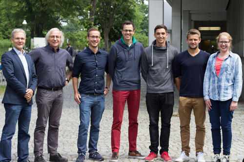 Das Seminar „Unternehmertum in Netzwerken: Gründen in einem wissenschaftsbasierten Feld“ bringt Gründer und Studierende zusammen: Frank Lerch, Jörg Sydow, Thomas Schmidt, Felix Evert, Valentin Blattner, Philipp Eberhard und Carolin Auschra (v.l.n.r.)