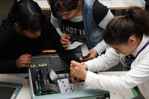 Der Girls´ Day soll Mädchen stärker für technische und naturwissenschaftliche Fragestellungen begeistern.