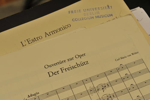 Sehr gute Noten: Mit der Ouvertüre zur Oper „Der Freischütz“ von Carl Maria von Weber hatte sich Manfred Fabricius vor 22 Jahren beim Collegium Musicum vorgestellt – und so eröffnete er sein Abschiedskonzert.