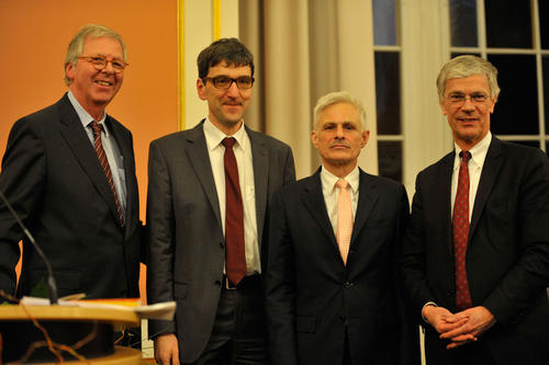 Walter Rasch, Vorstandsvorsitzender der Stiftung Preußische Seehandlung, Professor Michael Bongardt, Vizepräsident der Freien Universität, Rainald Goetz und Knut Nevermann, Staatssekretär für Wissenschaft (v. l.)