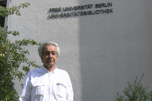 Jiří Kende ist Leiter der Universitätsbibliothek der Freien Universität. Er ist Vorsitzender der internationalen Anwendergruppe von „Ex Libris“-Produkten.