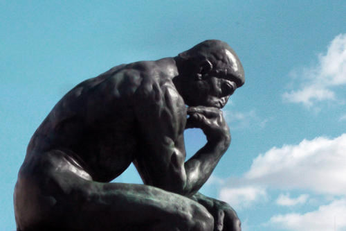Auguste Rodins "Penseur" denkt bei Tage - und bei Nacht. Am 13./14. Juni findet die Nacht der Philosophie Berlin statt.