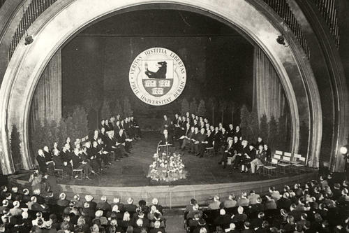 Am 4. Dezember 1948 erfolgt im Steglitzer Titania-Palast die feierliche Gründung der Freien Universität.