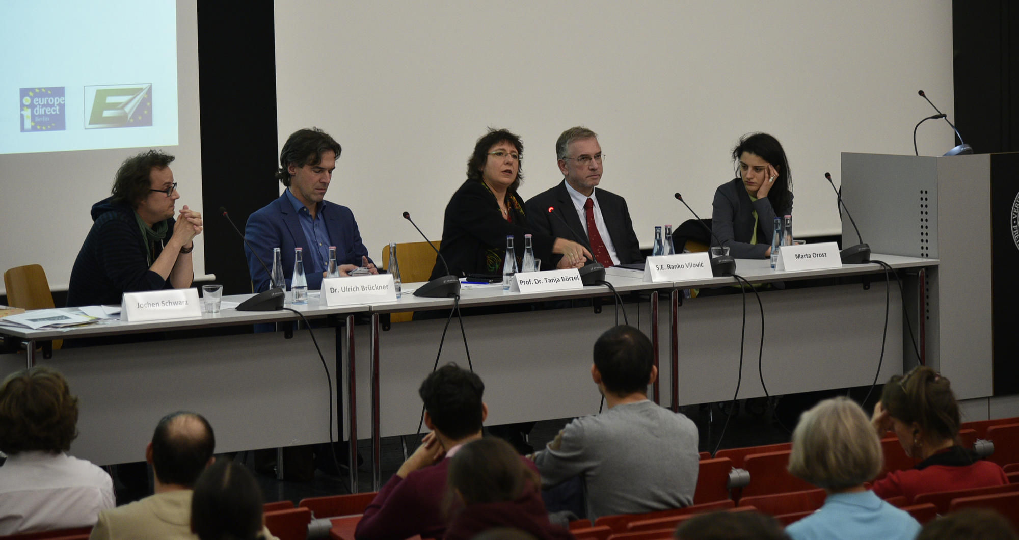 Podiumsdiskussion im Henry-Ford-Bau (vlnr): Jochen Schwarz, Ulrich Brückner, Tanja Börzel, Ranko Vilović und Marta Orosz.