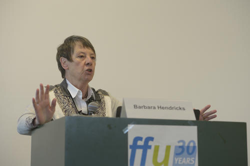 Bundesumweltministerin Barbara Hendricks gratulierte dem Forschungszentrum für Umweltpolitik zum 30-jährigen Bestehen.
