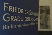 Die Einstein Stiftung hat erstmals Preise für herausragende Berliner Promotionsprogramme vergeben, darunter auch die Friedrich-Schlegel-Graduiertenschule für literaturwissenschaftliche Studien sowie die Berlin Graduate School of Ancient Studies.