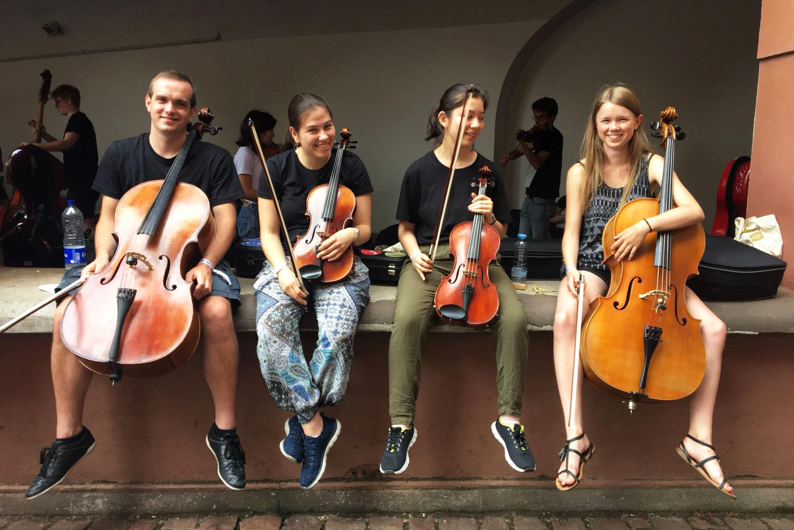 Die Streicherinnen und Streicher des Collegium Musicum bereiten sich auf ihr Konzert vor. Auf dem Programm standen Stücke von Brahms, Sibelius und Purcell.