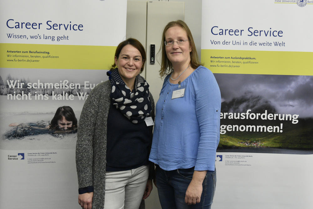 Jördis Vassiliou (li.) und Julia Goschke vom Career Service haben die Veranstaltungsreihe "Get in Touch" organisiert.
