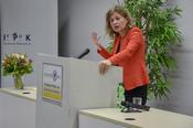 Die Journalistin Gisela Dachs sprach an der Freien Universität Berlin über die Herausforderungen bei der Israel-Berichterstattung.