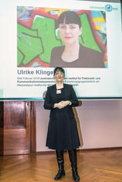 Ulrike Klinger brachte den Begriff „Socialmedia“ mit. Die Juniorprofessorin am Institut für Publizistik- und Kommunikationswissenschaft ist auch Forschungsgruppenleiterin am Weizenbaum-Institut für die Vernetzte Gesellschaft.