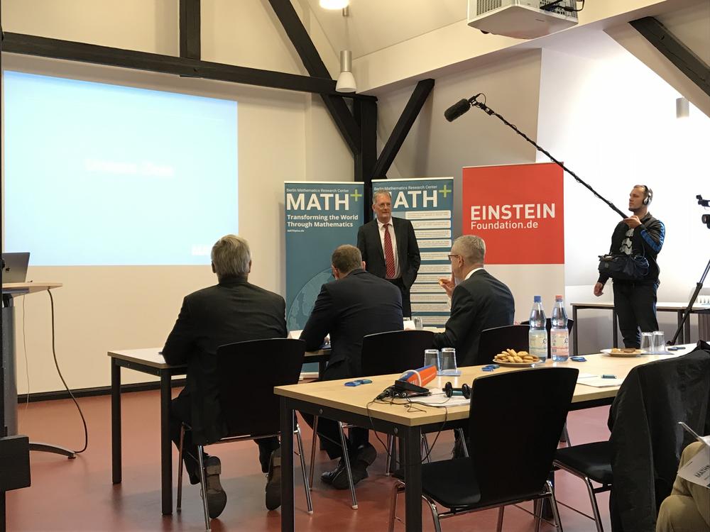 Christof Schütte, Professor für Numerische Mathematik an der Freien Universität und Präsident des Zuse-Instituts Berlin, erläutert als Co-Sprecher von MATH+ die Arbeit des Exzellenzclusters.