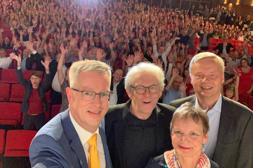 Sabine Kunst, president of Humboldt-Universität (at front), Günter M. Ziegler, president of Freie Universität (at left), Karl Max Einhäupl, chief executive officer of Charité (center), and Christian Thomsen, president of Technische Universität.