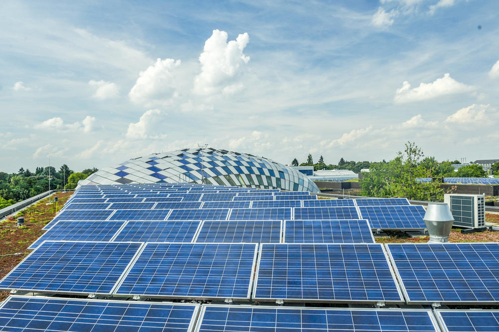 Auch die neun Photovoltaikanlagen auf den Dächern beispielsweise der Rost- und Silberlaube tragen zu den Einsparungen bei.