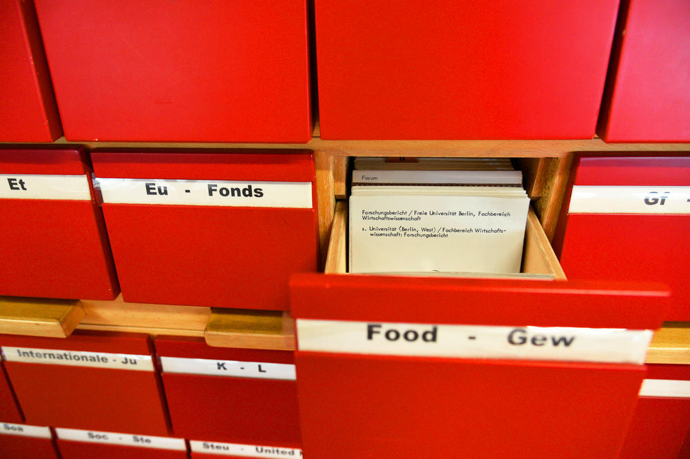 Bis ins Jahr 2000 wurden sie bei der Bibliotheksrecherche genutzt: Katalogkästen