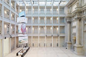 Das Atrium des Humboldt Forums: In der Halle mit der digitalen Informationssäule werden Veranstaltungen stattfinden.
