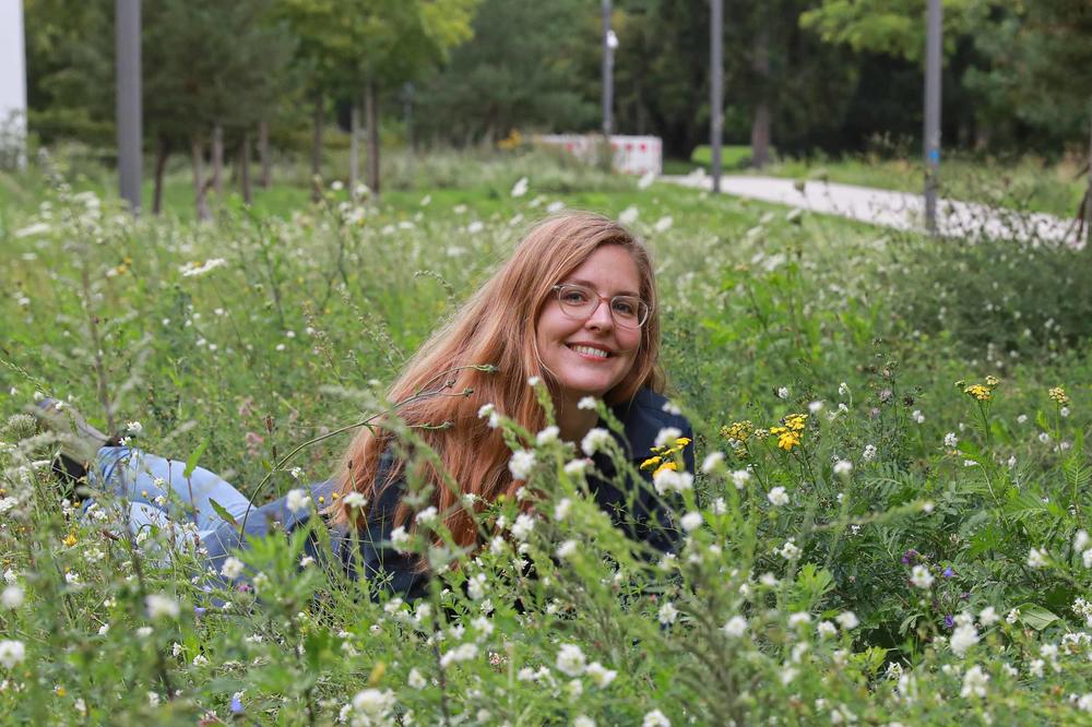 Die promovierte Ökologin Sophie Lokatis hatte die Idee für das Projekt „Blühender Campus“.