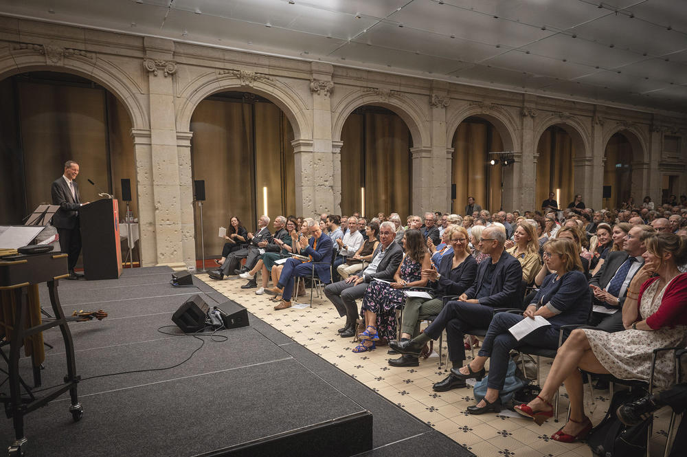 Die Preisverleihung fand in der ehemaligen Kassenhalle der Preußischen Staatsbank am Gendarmenmarkt statt