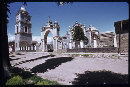 Außenansicht der Kirche Virgen la Bella in Arani, Bolivien