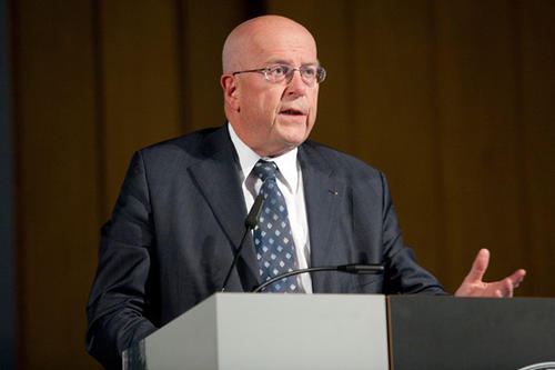 Professor Dieter Lenzen, Präsident der Freien Universität, eröffnete die Jahrestagung der Alexander von Humboldt-Stiftung an der Freien Universität
