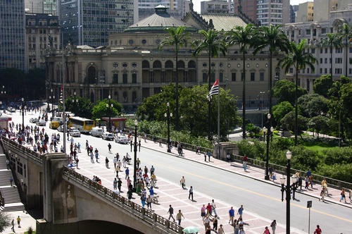 Großstadt mit komplexer Mehrsprachigkeit: Die Kommunikation in der brasilianischen Metropole São Paulo ist geprägt von portugiesischen, italienischen, deutschen, libanesischen und japanischen Einflüssen.