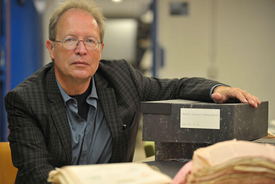 Literaturwissenschaftler Prof. Dr. Peter Sprengel hat eine vielgelobte Hauptmann-Biografie vorgelegt. Er ist auch an der Digitalisierung des Briefnachlasses des Dramatikers beteiligt, der in der Staatsbibliothek zu Berlin liegt.