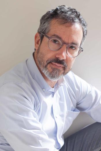 Der brasilianische Schriftsteller Bernardo Carvalho hatte im Wintersemester 2019/20 die Gastprofessur inne.