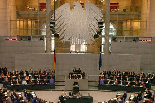 Der Plenarsaal: bekannte Kulisse bei Fernsehübertragungen aus dem Deutschen Bundestag