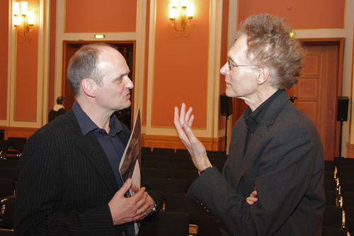 Thomas Lehr (links) im Gespräch mit Professor Winfried Menninghaus vom Peter Szondi-Institut für Allgemeine und Vergleichende Literaturwissenschaft, der Mitglied der Jury ist.