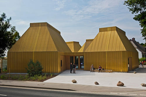Im Stil eines norddeutschen Gehöfts: Die Architektur des Kunstmuseums Ahrenshoop orientiert sich an der typischen Bauweise der Region. Sie wurde mit dem Landesbaupreis 2014 ausgezeichnet.