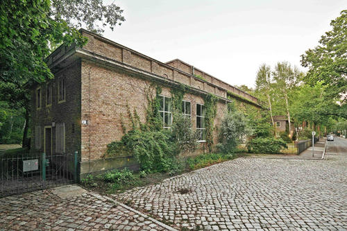 Fast 400 Quadratmeter Fläche stehen im Kunsthaus Dahlem für Austellungen zur Verfügung. Hier ein Bild des Hauses vor der Restauration.