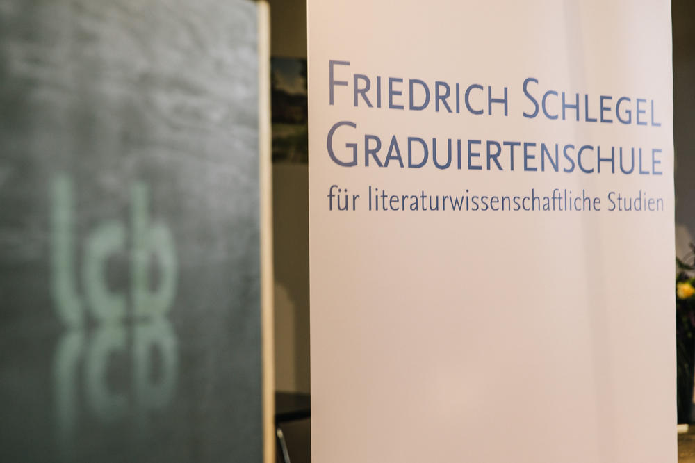 Die Friedrich-Schlegel-Graduiertenschule für literaturwissenschaftliche Studien war 2008 im Rahmen der Exzellenzinitiative gegründet worden. Der an diesem Abend begrüßte Jahrgang ist der größte in ihrer Geschichte.
