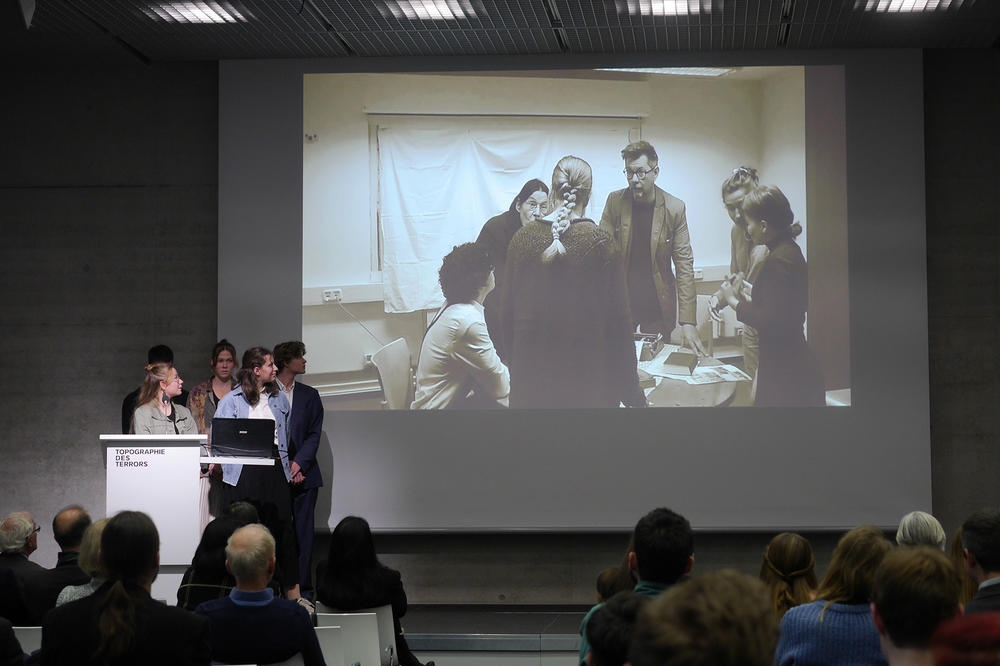 In ihrem Film schlüpfen Schülerinnen und Schüler der Waldorfschule Konstanz in die Rolle von griechischen Jugendlichen im Widerstand.