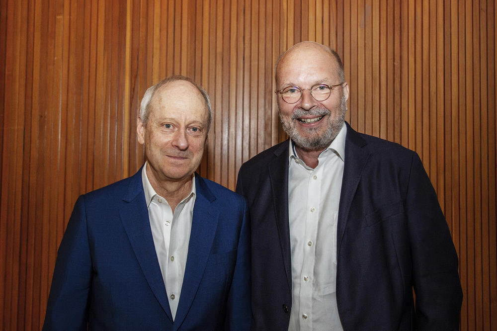 Michael J. Sandel (links) und Stefan Gosepath, Philosophieprofessor an der Freien Universität