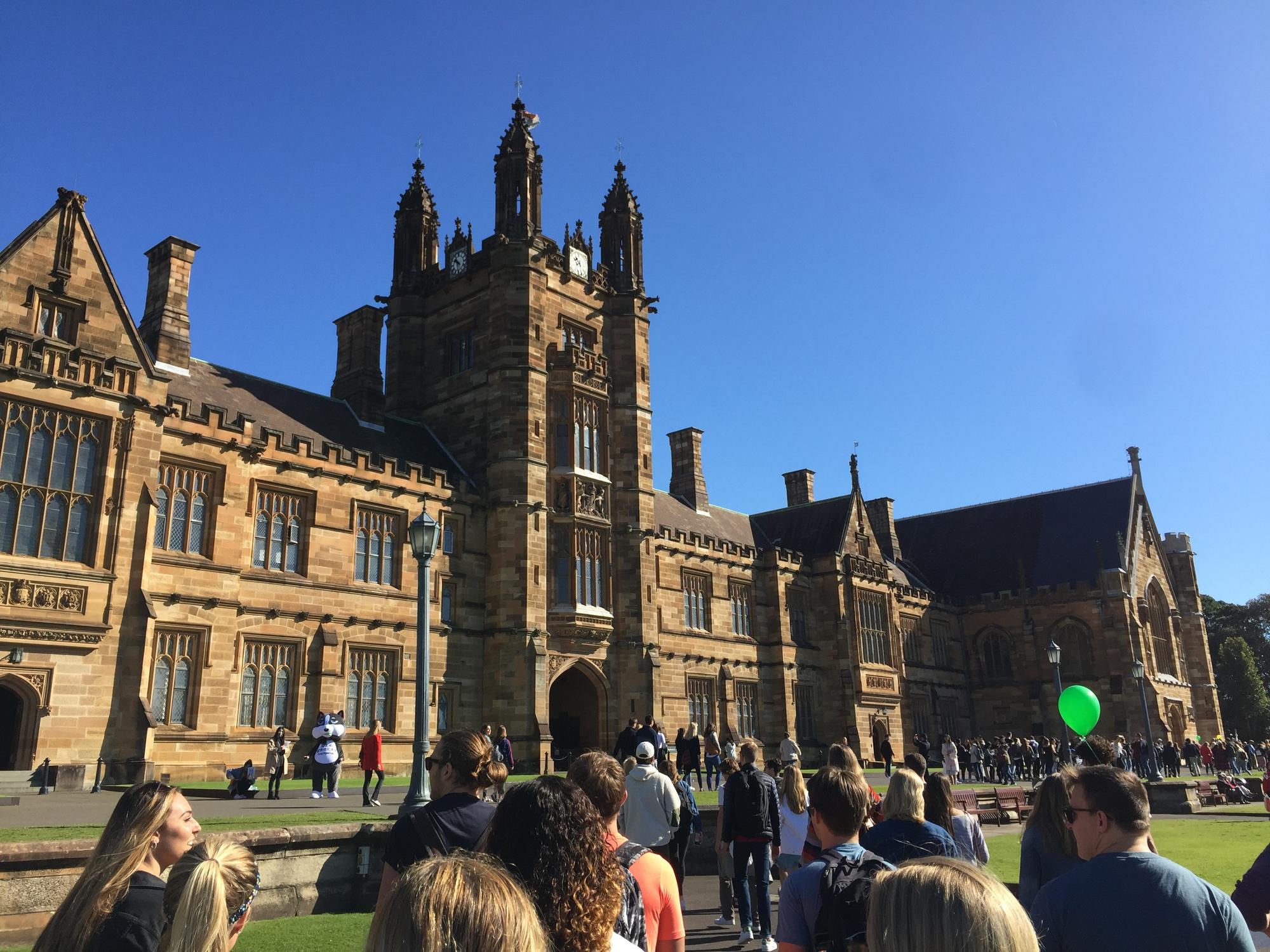 Der Welcome Day an der University of Sydney war klassisch australisch mit Vorführungen von Aboriginie-Tänzen und Surf-Tipps.