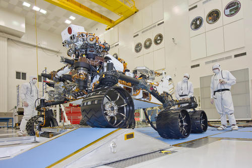 Die NASA-Sonde "Curiosity" soll neue wissenschaftliche Erkenntnisse über den Planeten Mars bringen. Dieses Bild zeigt sie während eines Mobilitätstest im Juni 2012.