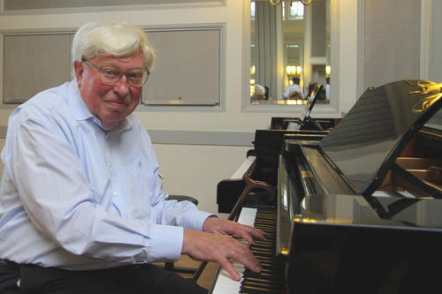 Seit seiner Kindheit spielt Gerhard Ertl Klavier. Die Musik ist für den Nobelpreisträger der Chemie von 2007 ein Ausgleich zur wissenschaftlichen Arbeit.