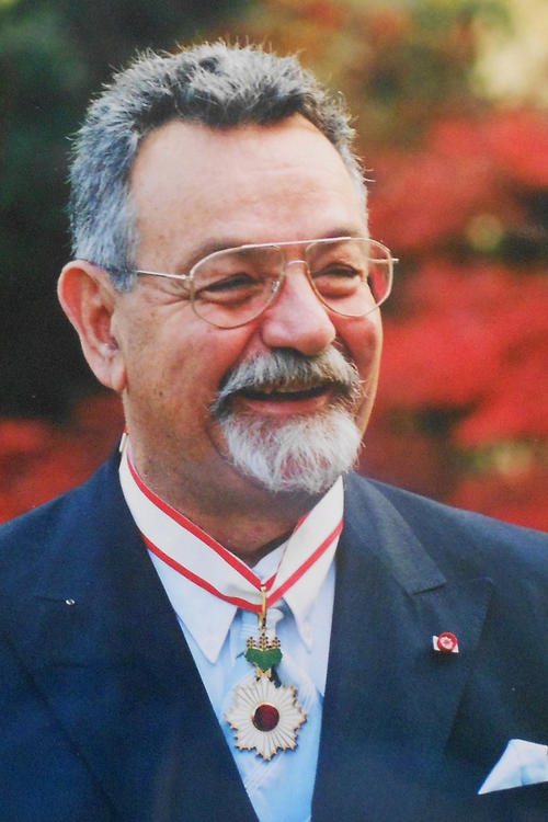 Im November 2001 wurde Constantin Orfanos in Berlin mit dem Japanischen Kaiserorden ausgezeichnet: für seine Verdienste um die internationale, insbesondere die japanische Dermatologie.