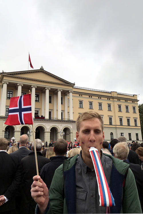 Der 17. Mai, Henning Brückers Geburtstag, fiel auf den norwegischen Nationalfeiertag.
