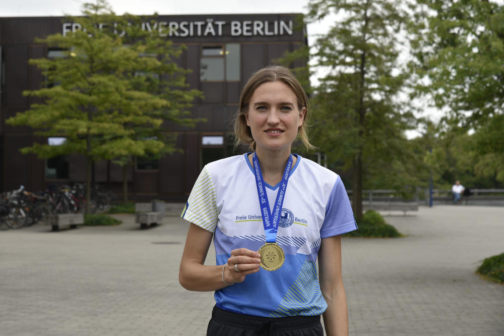 Spitzensportlerin an der Freien Universität Berlin: Caterina Granz beginnt im Wintersemester ihr Psychologie-Masterstudium. Im Juli hat sie bei der Universiade in Neapel Gold gewonnen.