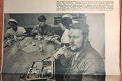 Während seiner Studienzeit gab Volkhard Plonz in der Mensa Essen am Fließband aus und spülte Geschirr. Das Foto aus einem Artikel über die Mensa zeigt in mit Kolleginnen und Kollegen in der Pause.