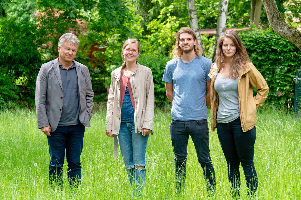 Supporters of biodiversity on campus: Andreas Wanke, Sophie Lokatis, Simon Huesmann, and Anja Proske