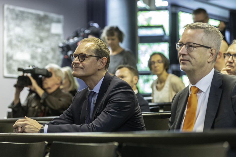 In the audience, Governing Mayor Müller and President Ziegler listen to Uwe Ulbrich’s talk on research and teaching at the institute.