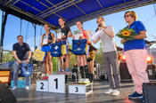 The fastest female runners on the podium: Helena van Thiel won first place, followed by Alena Kühlein in second place, and Teresa Wahl in third place.