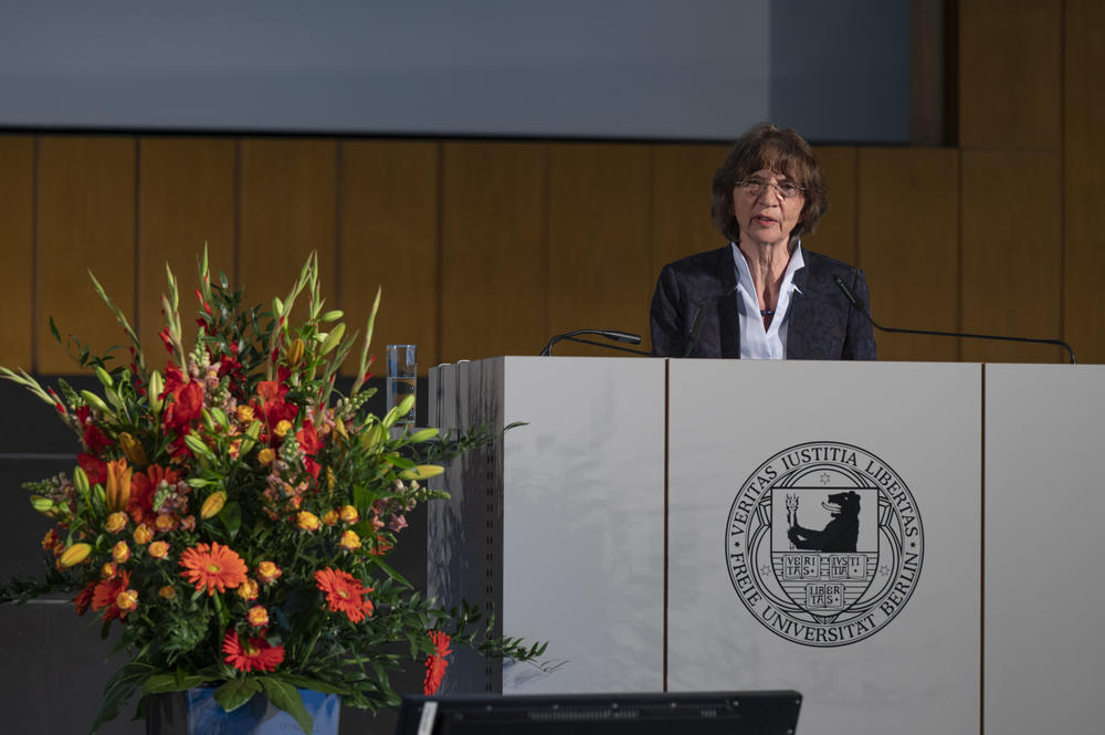 Literary and cultural studies scholar Prof. Dr. Aleida Assman gave the laudatory speech.