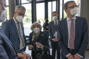 Greeted by the president: Prof. Günter M. Ziegler (left) with Margot Friedländer and Prof. Paul Nolte (right).